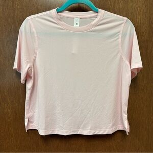 Lululemon ultralight crop tee Women’s 6 Strawberry milkshake (light pink)